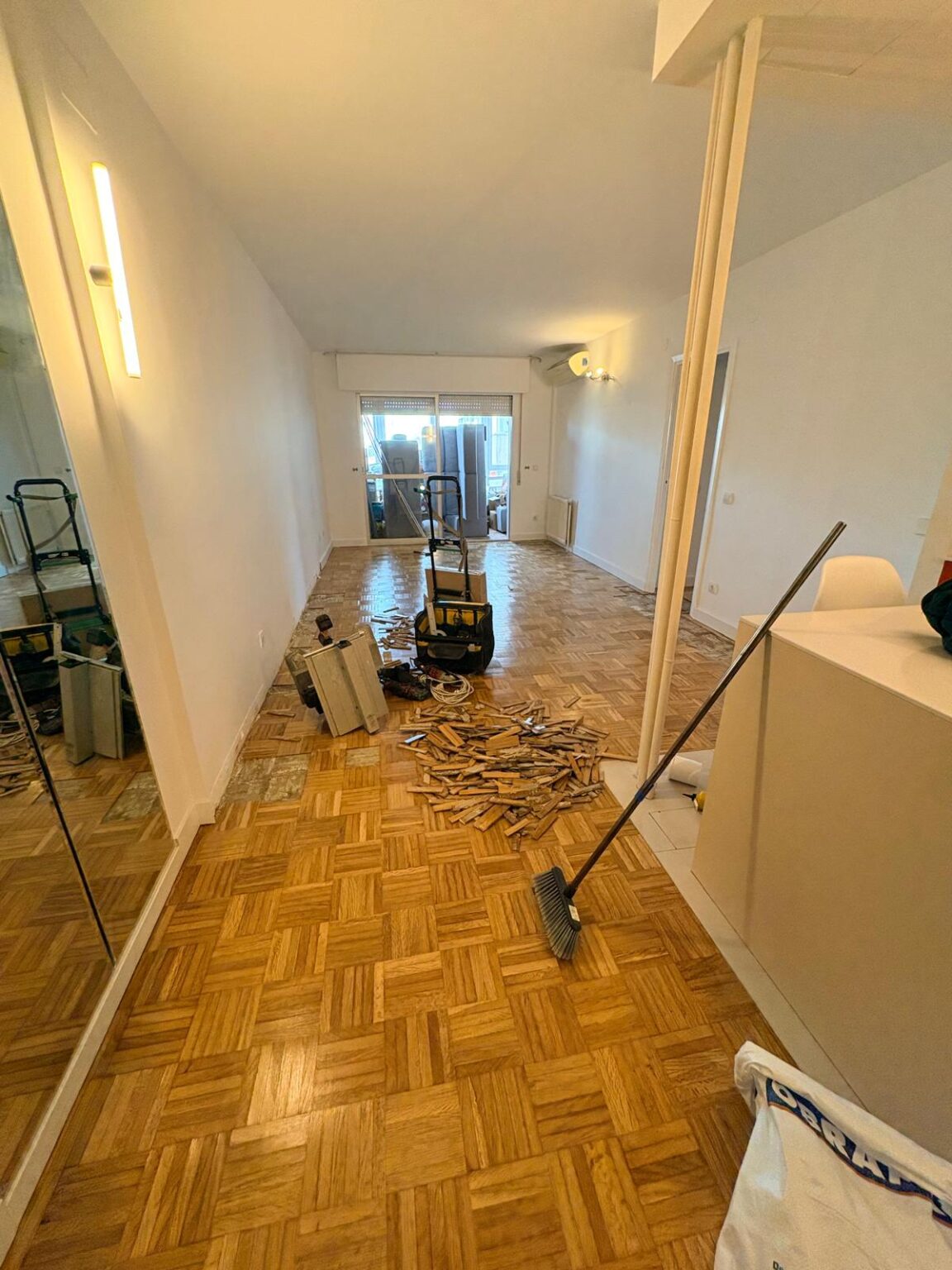 Reparación de muebles y puertas descuadradas en Madrid REFORFINITY